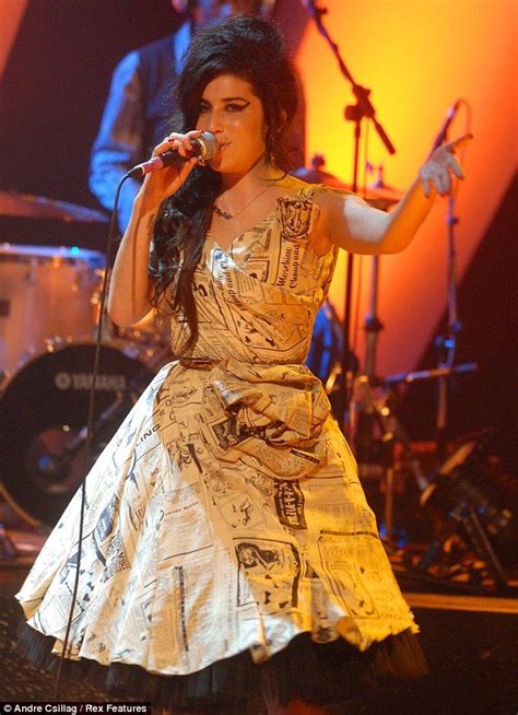 Amy Winehouses Wedding Dress Set To Raise £100000 In Charity Auction