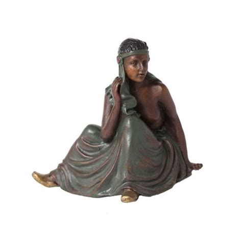Statue ÉROTIQUE femme nue sous sa robe verte 9 cm Cdiscount
