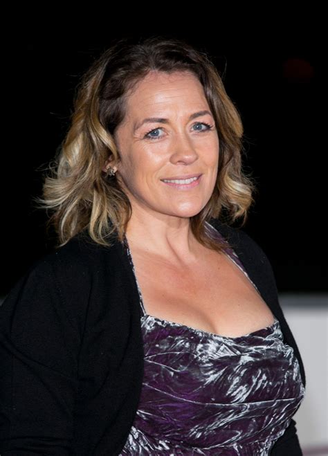 tv presenter sarah beeny reveals her breast cancer diagnosis