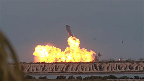 Spacex's starship rocket explodes on the launch pad that may have been caused by a sn11 took off around 9:15am et in a thick blanket of fog that covered the site the rocket climbed through the sky, but the livestream froze at 2.5 minutes at the time of the announcement, sn11 was still soaring through the sky, but came crashing. Après 3 explosions, un nouveau vol de prototype de ...