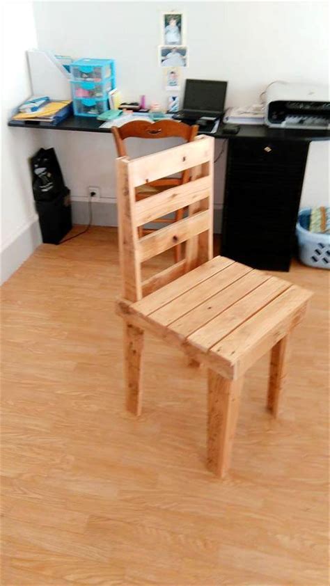 Some will say that outdoor pallet furniture sacrifice style for functionality. DIY Pallet Kids Chairs | 99 Pallets