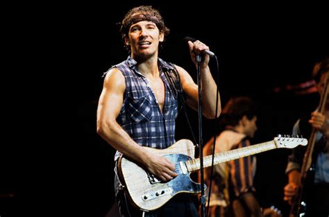 It should only contain pages that are bruce springsteen songs or lists of bruce springsteen songs, as well as subcategories containing those things (themselves set categories). Cumpleaños Bruce Springsteen | Stereo Cien 100.1 FM