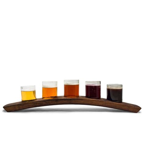 The customised wooden beer holder allows you to carry up to 6 bottles or 6 glasses. Portland Reclaimed Wood Beer Flight Holder & 5 Glasses | Beer wood
