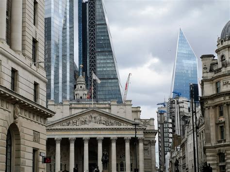 Debt Demand Booms But Banks Tighten Purse Strings Bank Of England