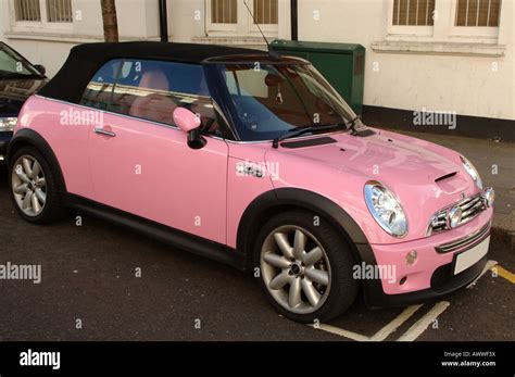 Pink Mini Car Fotografías E Imágenes De Alta Resolución Alamy
