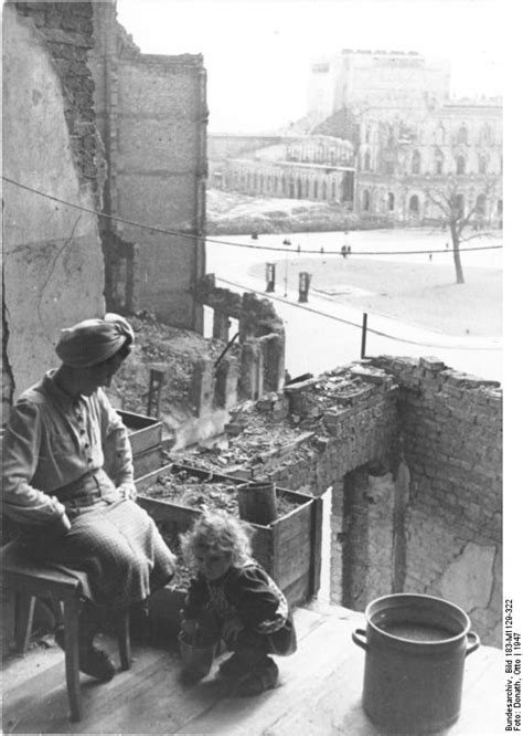 file bundesarchiv bild 183 m1129 322 berlin wohnen am küstriner platz wikimedia commons