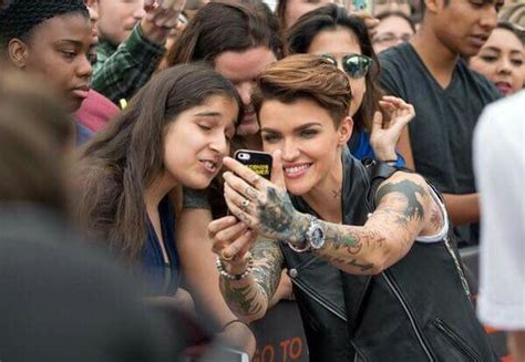 pin by ruby rose on ruby makes an appearance at extra ruby rose rose photos appearance
