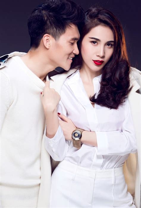 Công vinh cho biết số tiền hôm nay rút ra dành để trao cho 13.000 hộ dân huyện lệ thuỷ, tỉnh quảng bình. Nhan sắc thật sự của Thủy Tiên trước khi cưới Công Vinh