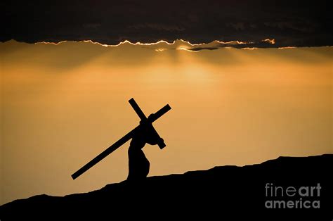 Jesus Christ Carrying The Cross By Wwing