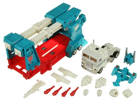 Transformers Hasbro G1 Reissue Autobot Ultra Magnus In Stock Toys