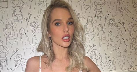 i m a celeb s helen flanagan shows off toned tummy as she strips down to pyjamas daily star