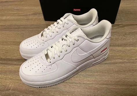 Find the latest air force 1 styles at nike. Supreme x Nike Air Force 1 Low - Sneakers.fr