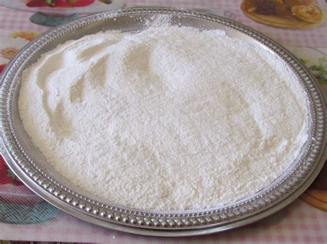 Lo zucchero a velo è quindi un prodotto inadatto alla dieta contro il sovrappeso e, ancor di più, al regime alimentare contro l'iperglicemia ed il diabete mellito tipo 2. Come fare la scritta auguri sulle torta con lo zucchero a velo