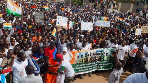 Hundreds Of People In Niger Rally In Support Of Countrys New Ruling