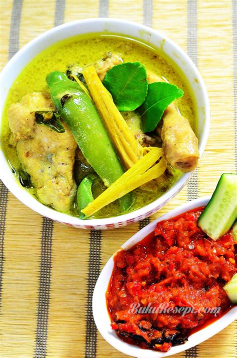 Saya rasa tahun ini paling kerap masak kari saya dan mee kari paling lazat apabila dimasak dengan udang rebus air. Resepi Kari Hijau ayam ala Thai - BukuResepi.com