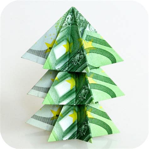 Zwar wird die banknote immer ihren wert behalten, sie wird jedoch fortan nicht mehr gedruckt und. Weihnachtsbaum aus 100 Euro-Scheinen Mit dieser Anleitung ist das Falten von Geldscheinen zu ...