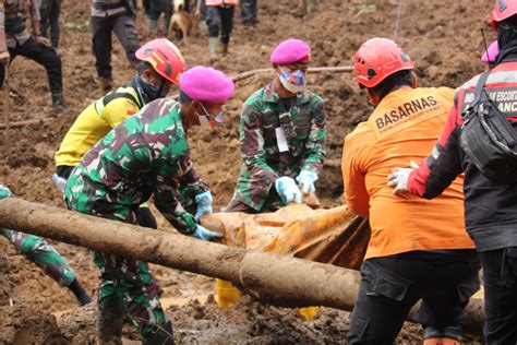 Tim Sar Gabungan Temukan Korban Meninggal Karena Bencana Gempa