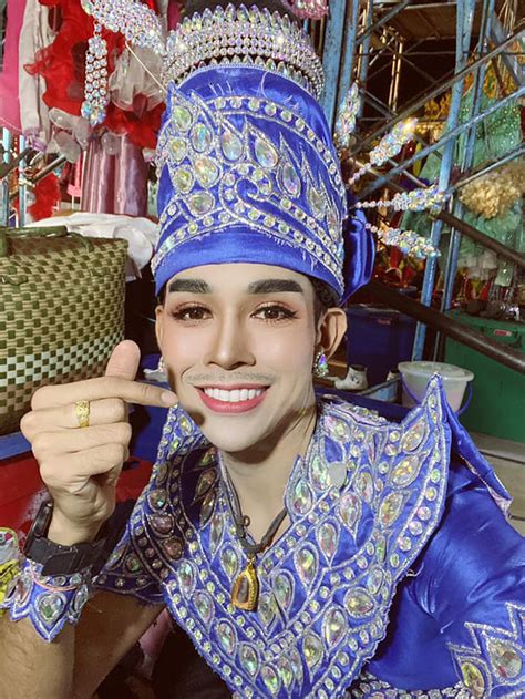 นับเป็นอีกเหตุการณ์สุดช็อก หลัง ครูหนึ่ง พิมพร จันทร์แดง มันนี่โค้ชชื่อดัง ที่เสียชีวิตกะทันหัน ขณะกำลังไลฟ์สดทำอาหาร โดยภาพเหตุการณ์สุด. ครูเต้ย ศิลปินภูไท น้องนนท์ เสียชีวิต หลังประสบเหตุรถคว่ำ ...