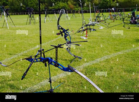 Recurve Bow Hi Res Stock Photography And Images Alamy