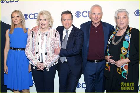 Candice Bergen Murphy Brown Cast Reunite At Cbs Upfronts Photo Candice