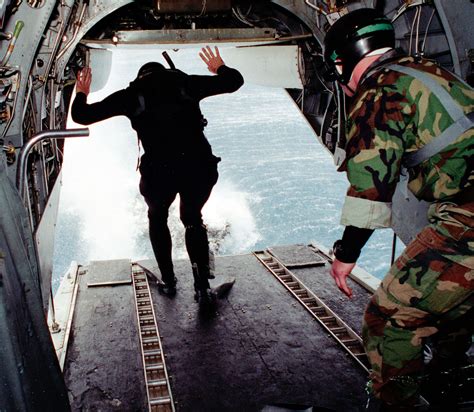 Fileus Navy 990520 N 9593r 032 Eodmu 2 Members Jump Out Of Hh 46d Sea