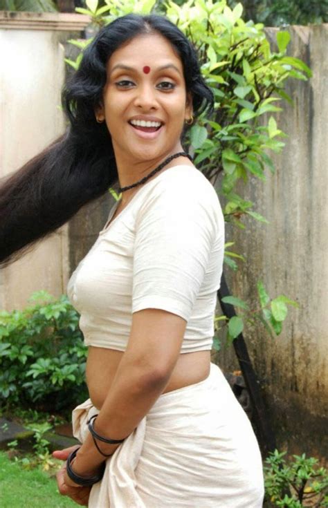 Aunty Kerala Aunty Showing Deep Navel Kerala Bhabi Removing Saree Showing Big Boobs Clevage
