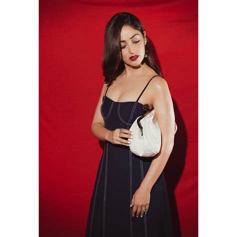 Yami Gautam Looks Sexy In Blue Strappy Dress Check Out Divas Drop Dead Gorgeous Pics News18