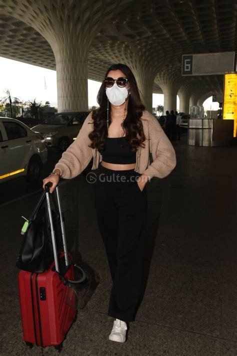 Rukshar Dhillon Goes Vogue With Her Classy Airport Fashion