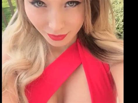Una de ellas es daniella chávez, aunque por poco estuvo a punto de incumplir con esta labor. Un video mas de la hermosa Daniella Chavez ...