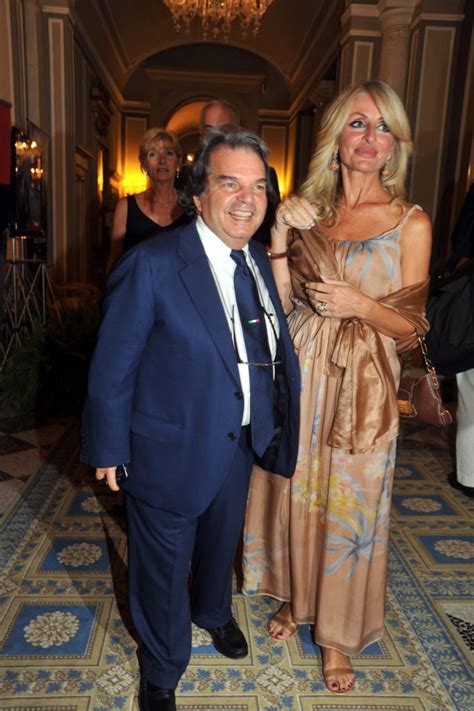 Renato brunetta incalza il pensionato durante il collegamento a ballarò, condotto da massimo giannini su raitre. Tommasa Giovannoni Ottaviani, detta Titti: chi è la moglie ...
