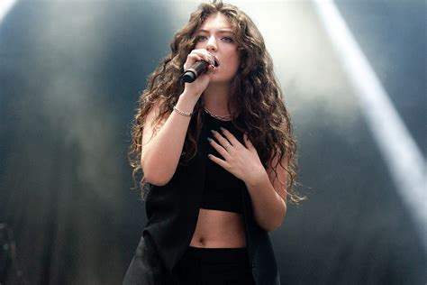 lorde releases a new song and it s very different from green light