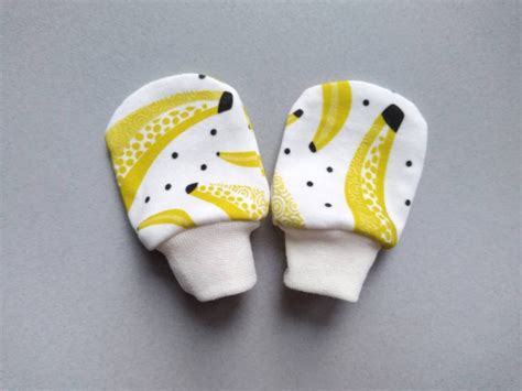 Organic newborn mittens