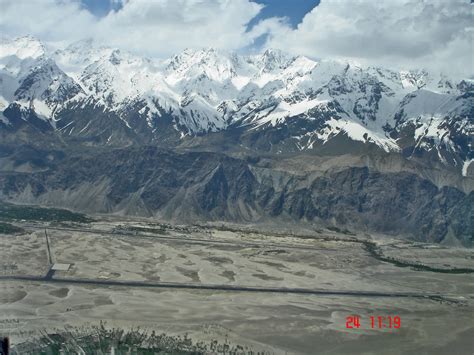 Skardu Airport A Rare Combination Of Snow Mountains And D Flickr