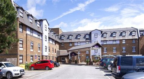 Whether for a very brief overnight stay or a longer visit, the premier inn london gatwick airport north terminal offers convenience, comfort, and value. Premier Inn London Gatwick Airport A23 Airport Way ...