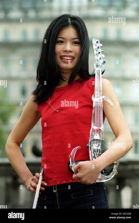 Violin Smiling Celebrity Music Vanessa Mae Hi Res Stock Photography And