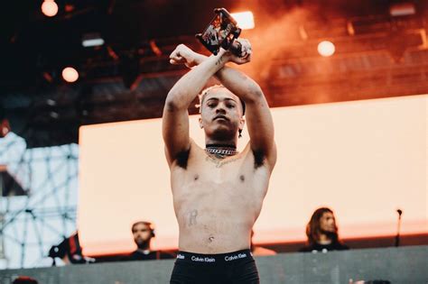 watch xxxtentacion get knocked out onstage in san diego video