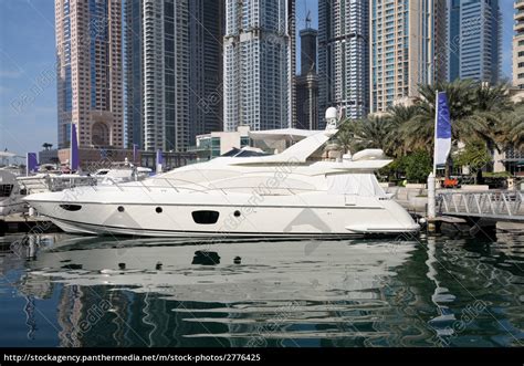 Yacht In Dubai Marina Stockfoto 2776425 Bildagentur Panthermedia