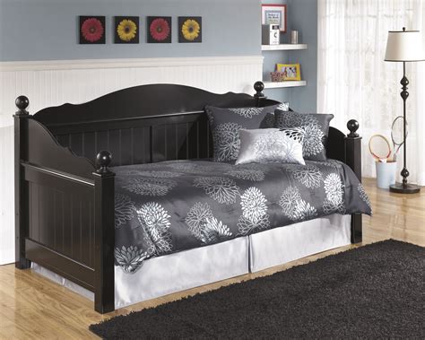 Casey Daybed B150 80 Daybeds From Ashley At Daybed With Trundle
