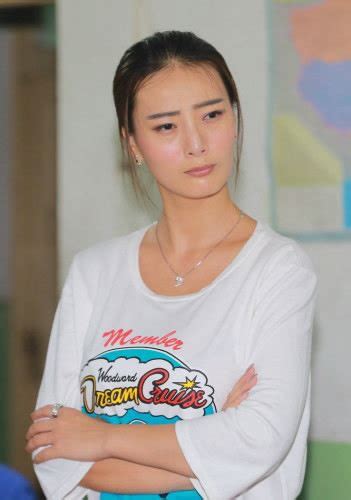 Wáng lǐdān), is a chinese actress and fashion model of mongolian ethnicity. 王李丹妮演过的电影：进来瞧瞧吧（图）-昕薇网