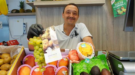 Liver Porro Muestra En El Mercado Del Val Las Frutas Menos Conocidas El Norte De Castilla