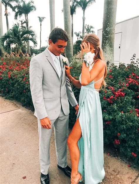 50 Prom Poses To Copy For The Perfect Photos