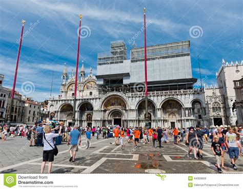 Tourists On San Marco Square In Venice Editorial Stock Image Image Of History Bird 44359659