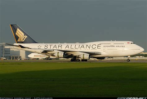 Boeing 747 412 Star Alliance Singapore Airlines Aviation Photo
