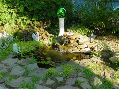 These are the best outdoor decorating ideas for any backyard, regardless of size. How to Make Your Own Backyard Pond | Dengarden