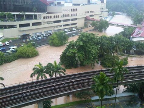 Dan sepanjang kejadian hujan lebat. Gambar Banjir Kilat Landa Kuala Lumpur Dan lembah Klang 2 ...