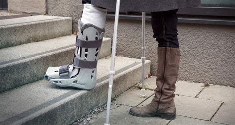How To Walk In A Walking Boot Without Crutches