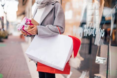 Staying Safe While Out Shopping Or Making Holiday Trips Cambre