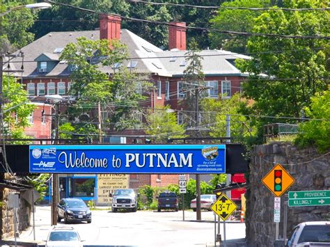 Putnam Conn Where Antique Shopping Never Grows Old Visitingnewengland
