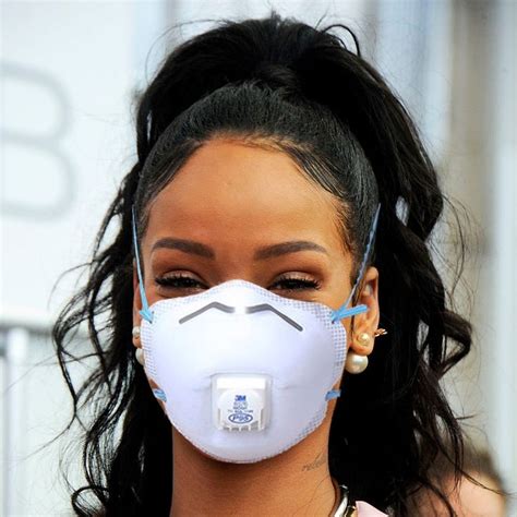 Rihanna Wear Respirator Mask Gas Mask Girl Gas Mask Mask