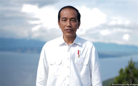 Berkelakuan luar biasa pada sesuatu ketika. Istana Ungkap Jokowi Tak Pakai Jurus 'Terang' Dan 'Gelap ...